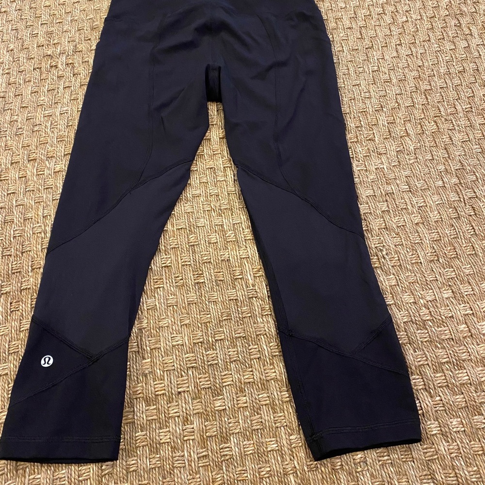 Black size 6 lululemon leggings